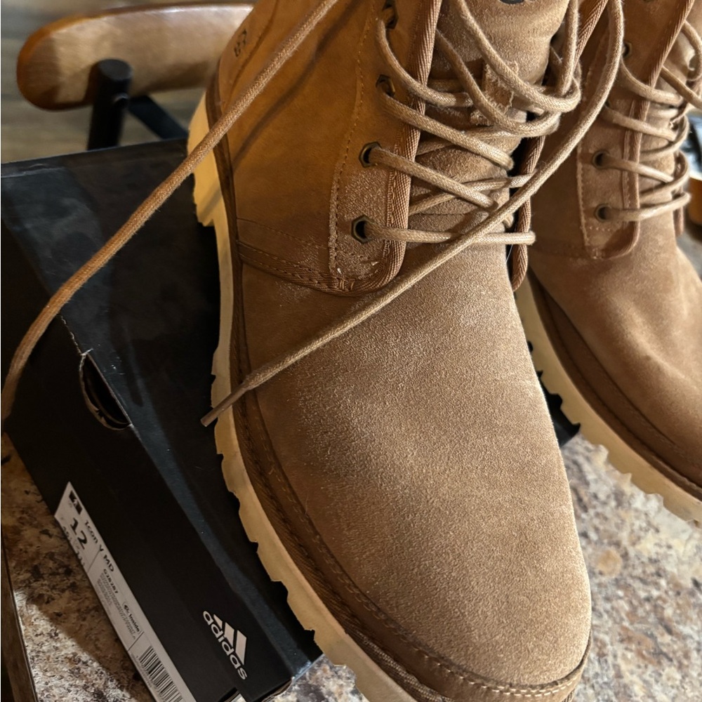 Men’s Ugg boots. Size 11. Excellent condition.